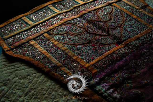 $vo['fname']|default='《马尾秀背带》黔南州三都县 三都水族县展示的水族的背带使用马尾毛来增加其强度。 摄于黔南州三都县 川田大介