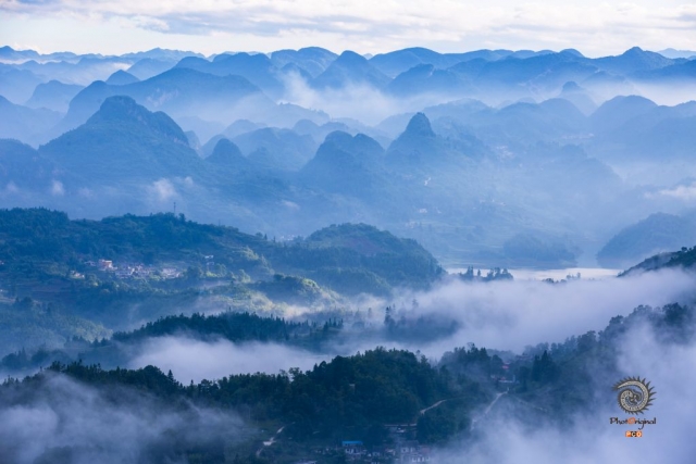 $vo['fname']|default='屯堡-家园，拍摄于贵州普定，山村早晨，云雾缭绕，如同仙境。