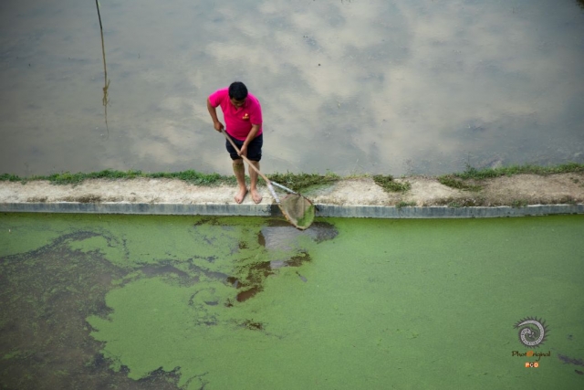 $vo['fname']|default='这组摄影作品我拍摄于贵阳，4月中旬时期。以捕捉乡村生活片段，作品中，错落瓦片屋顶，诉说岁月故事；人们或劳作于山水间，或于屋舍旁休憩。画面中既有自然的清幽，也有生活的质朴。通过这些画面，我旨在记录乡村真实而美好的日常，展现乡村独有的宁静与温情，唤起人们对乡村生活的向往与眷恋，让观者感受这份纯粹而珍贵的人间烟火气。