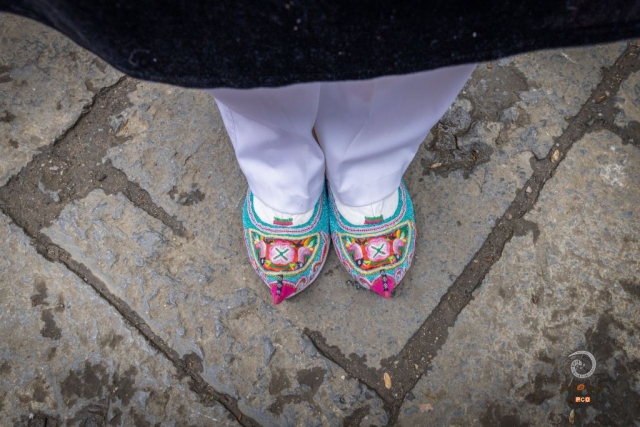 $vo['fname']|default='镜头聚焦鲍家屯绣花鞋，特写丝线在光线下泛着温润光泽。捕捉鞋头绽放的缠枝纹样，光影里，六百年军屯记忆随针线流转，让实用与雅致交织的布鞋，成为屯堡女性智慧与传承的鲜活载体。