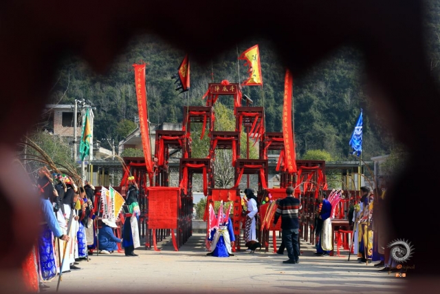 $vo['fname']|default='地戏又称“跳神”，源于安顺屯堡，地戏表现的“忠、义、仁、勇”，是屯堡文化的标志性文化符号。