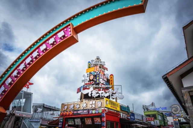 $vo['fname']|default='古城的传统格局与现代商业布局，仿佛被魔法折叠在同一空间，让人在穿梭中感受时空交错的魔力。