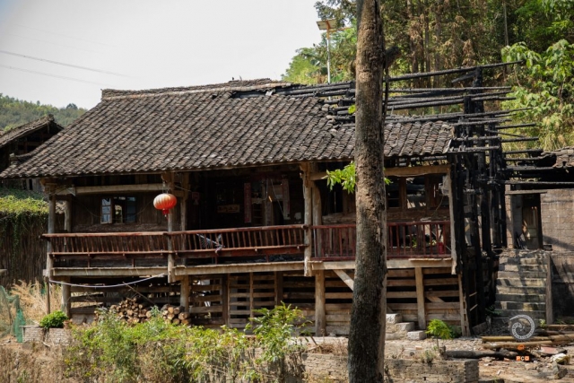 $vo['fname']|default='这组摄影作品我拍摄于贵阳，4月中旬时期。以捕捉乡村生活片段，作品中，错落瓦片屋顶，诉说岁月故事；人们或劳作于山水间，或于屋舍旁休憩。画面中既有自然的清幽，也有生活的质朴。通过这些画面，我旨在记录乡村真实而美好的日常，展现乡村独有的宁静与温情，唤起人们对乡村生活的向往与眷恋，让观者感受这份纯粹而珍贵的人间烟火气。