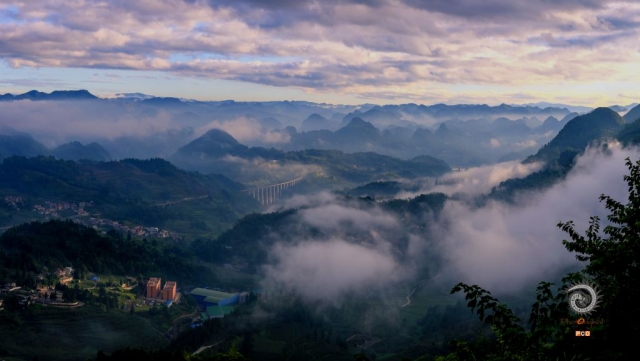 $vo['fname']|default='屯堡-家园，拍摄于贵州普定，山村早晨，云雾缭绕，如同仙境。