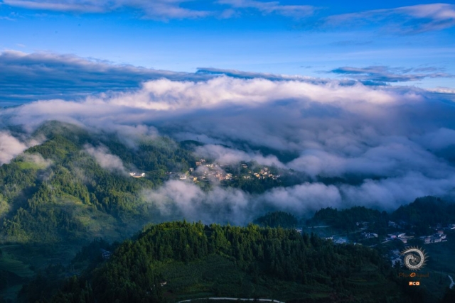 $vo['fname']|default='屯堡-家园，拍摄于贵州普定，山村早晨，云雾缭绕，如同仙境。