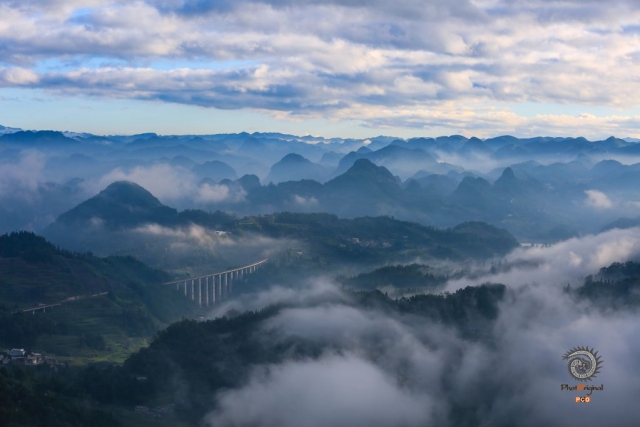 $vo['fname']|default='屯堡-家园，拍摄于贵州普定，山村早晨，云雾缭绕，如同仙境。