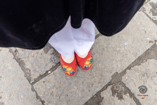 $vo['fname']|default='镜头聚焦鲍家屯绣花鞋，特写丝线在光线下泛着温润光泽。捕捉鞋头绽放的缠枝纹样，光影里，六百年军屯记忆随针线流转，让实用与雅致交织的布鞋，成为屯堡女性智慧与传承的鲜活载体。