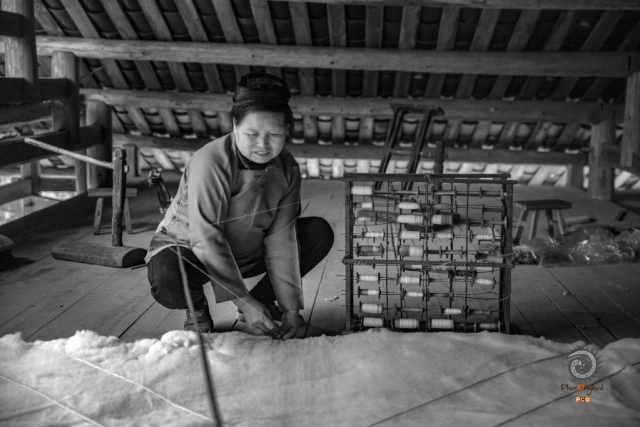 $vo['fname']|default='弹棉花俗称打铺盖，又称"弹棉"、"弹棉絮"、"弹花"，是中国传统手工艺之一，历史悠久，过去，手工棉被是嫁女必备的嫁妆之一。随着现代科技地发展，半机械化、机械化渐渐取代了纯手工劳动，手工弹绵花也慢慢地淡出了人们的视线。虽然如今已经不多见了，但是50岁以上的贵州省榕江县寨蒿镇票寨侗家人都会对“弹棉花”有着亲切而又清晰的记忆。