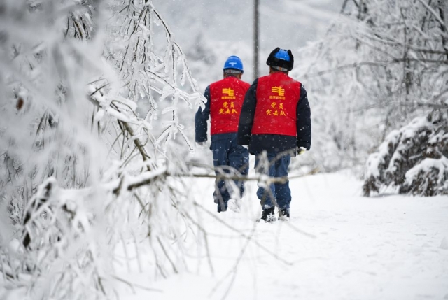 $vo['fname']|default='2022年2月2日，贵州省多地再次出现低温雨雪冰冻灾害天气，为保障电网安全稳定运行。南方电网贵州凯里施秉供电局党员突击队对高海拔地区10千伏配电线路，开展观冰测量特巡特维，确保人民群众春节期间安全可靠用电。