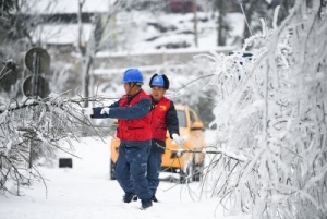 “踏雪逆行”电网人