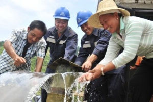 清水流出 村民笑开颜