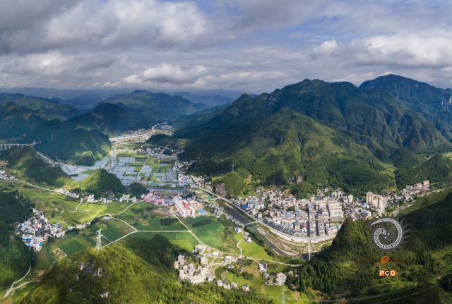 依山傍水