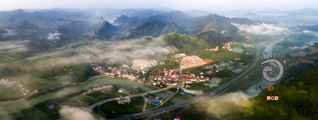 山水环绕