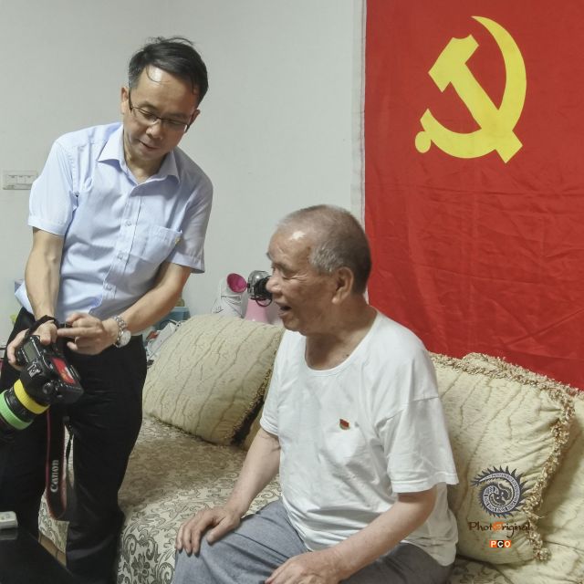 我和党旗合个影  百年党史寻初心