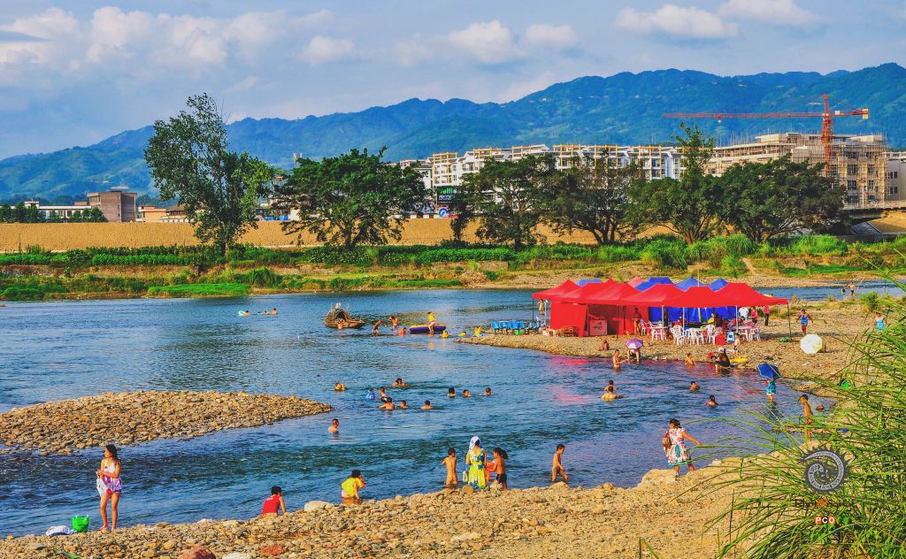 《盛夏河滩》