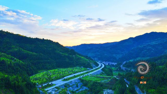 高增隧道口美景