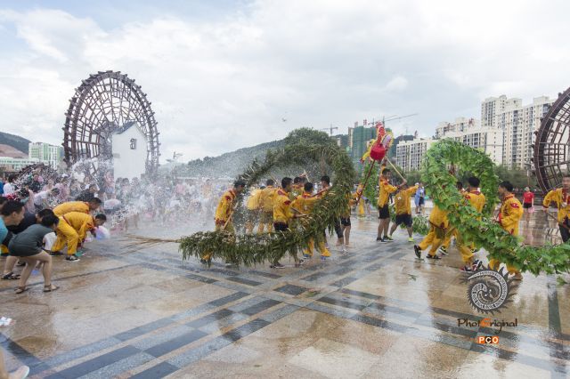 水龙狂欢