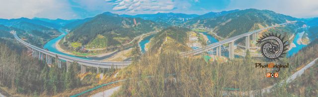 《跨江越岭壮山河》