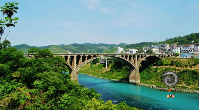 山青水绿