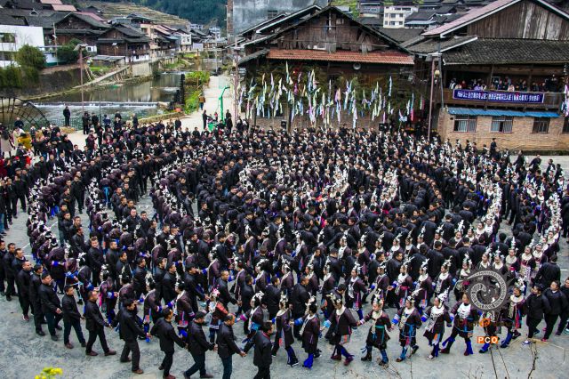 侗族千人踩歌堂感党恩