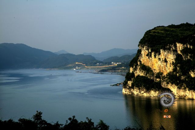 《乌江飞龙渡》