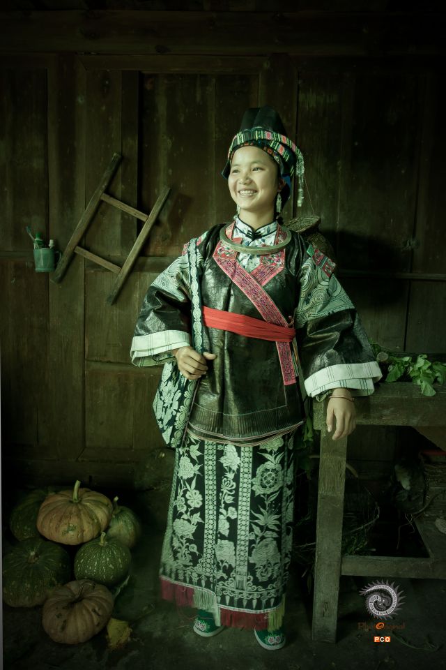 《苗女》