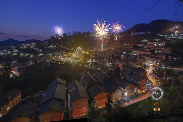 报京侗寨夜色美