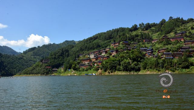 《天蓝地绿水清》