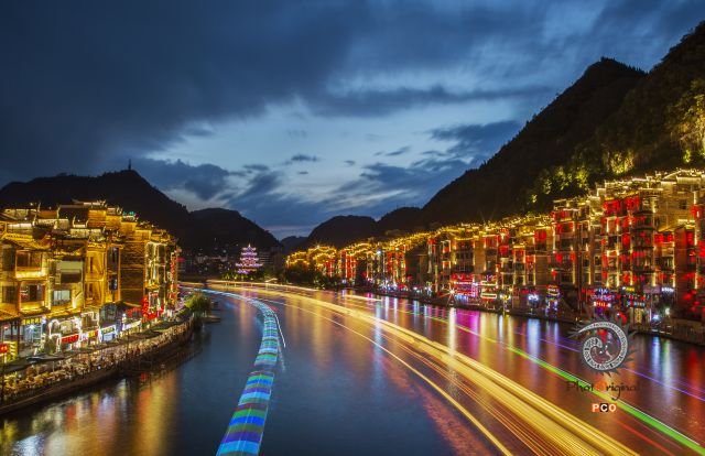 流光溢彩耀古城