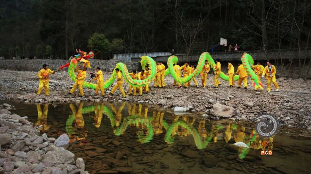 《大山沟滾龙》