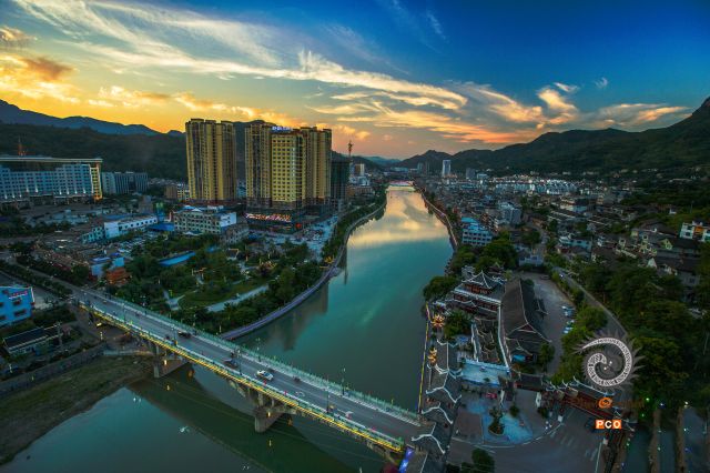 《龙川河的早晨》