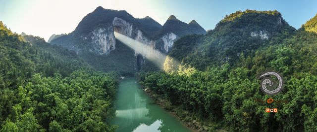 格凸河神光