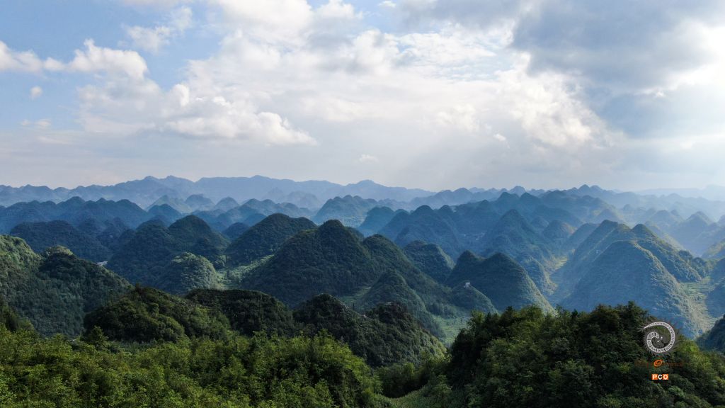 航拍万峰林