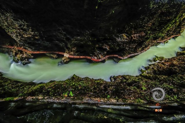【峡谷流水】