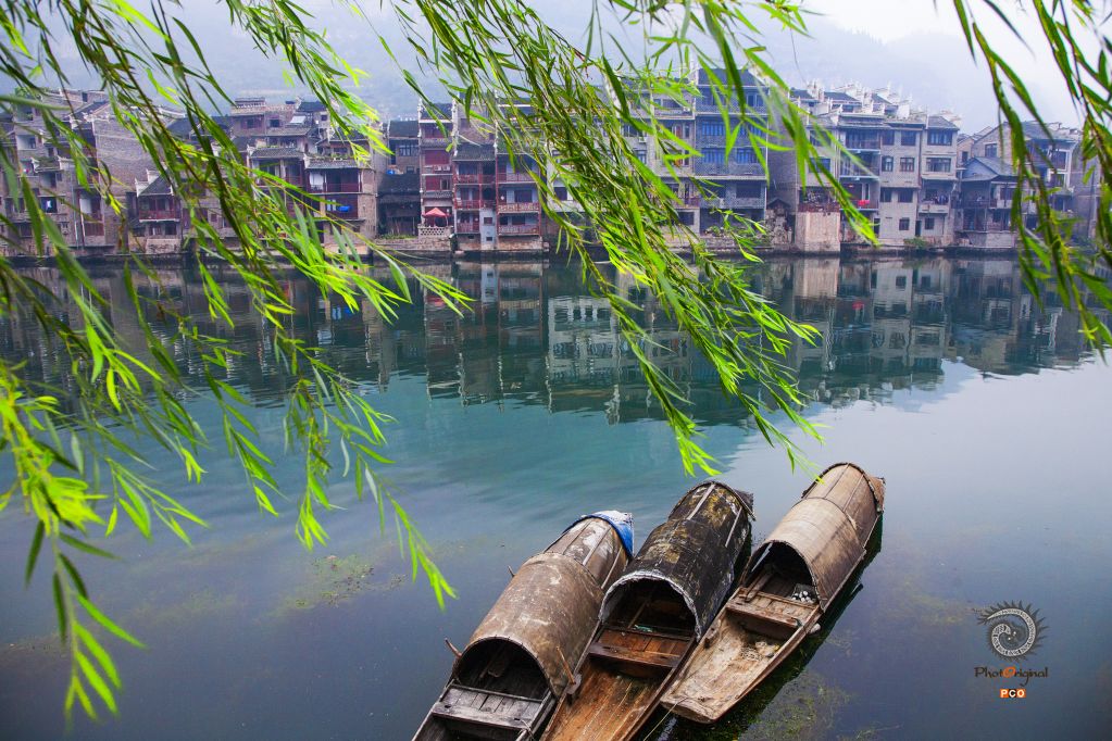 《舞阳河畔》
