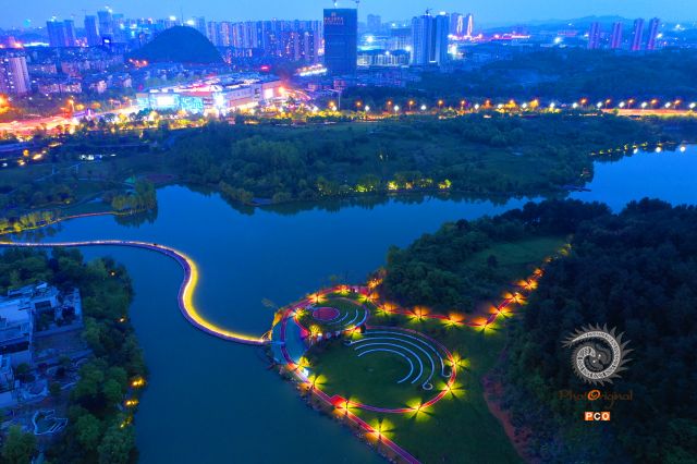 阅山湖之夜