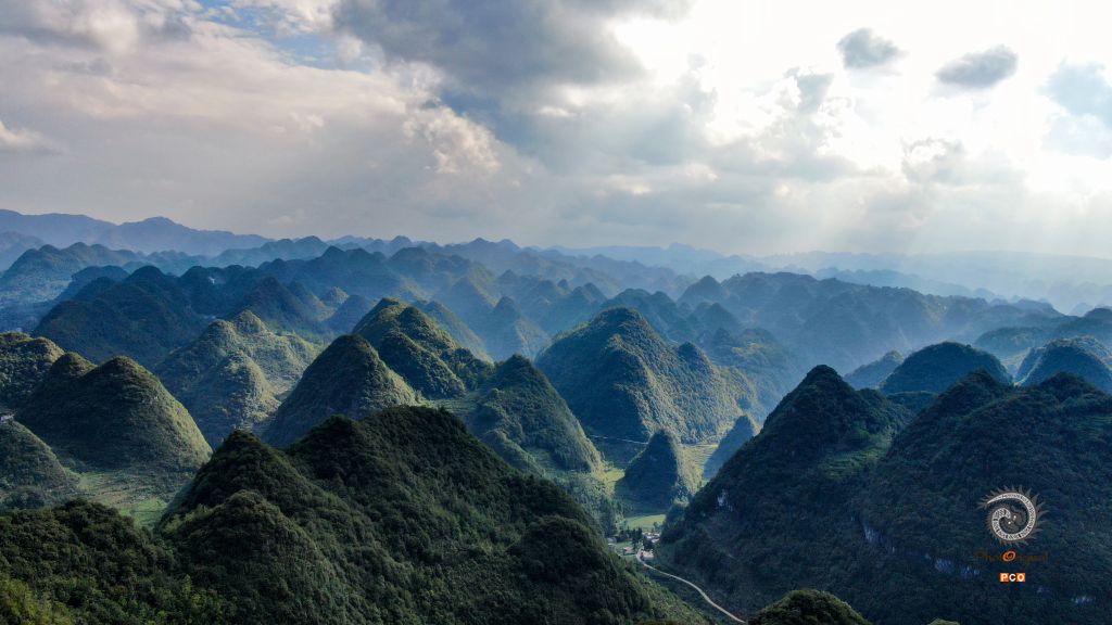 航拍万峰林