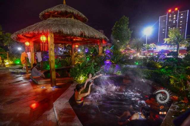 夜泡温泉享快乐