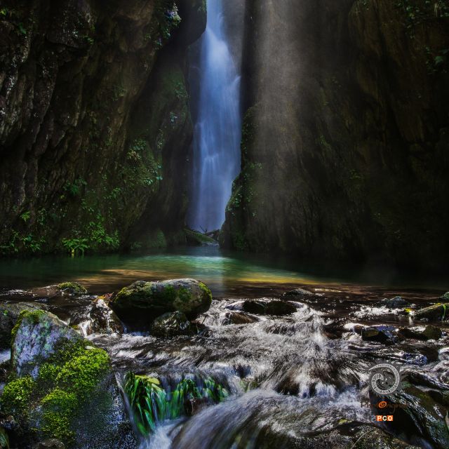 潺潺溪流
