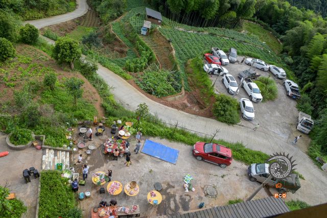 高山通了水泥路