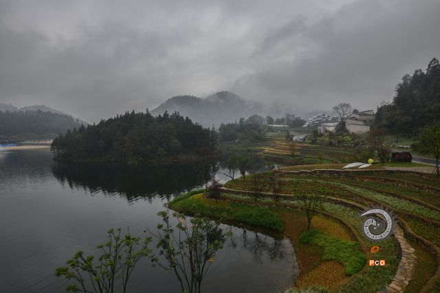 山色空濛