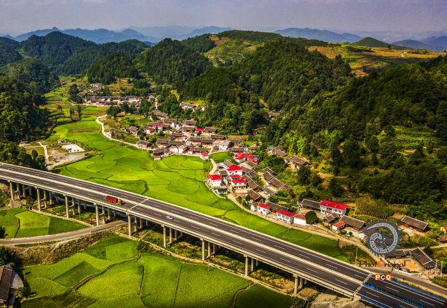 《高速公路过我家》