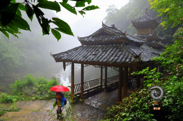 高过河遇雨