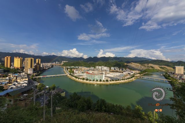 流经三都县城的都柳江