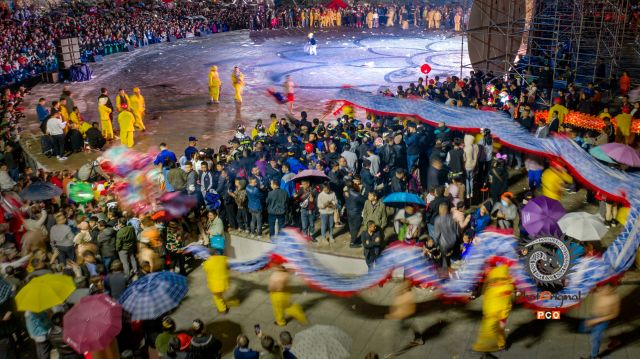 《节日的广场》