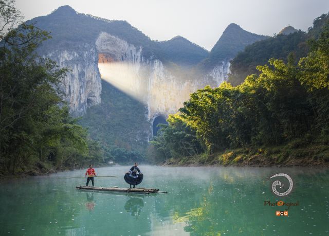 《万丈光芒格凸河》
