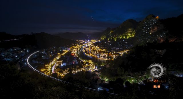 《最美镇远夜多彩㵲阳河》