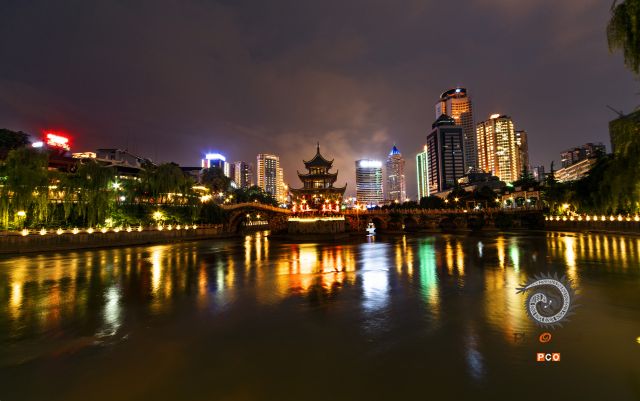 流淌的夜色