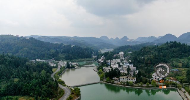 航拍最美路尾坝