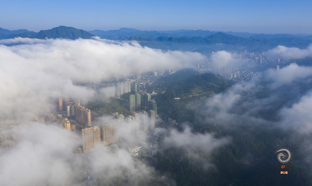 《雾锁匀城》
